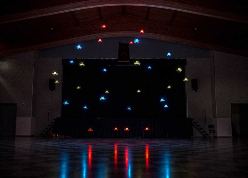 spectacle de drones en intérieur