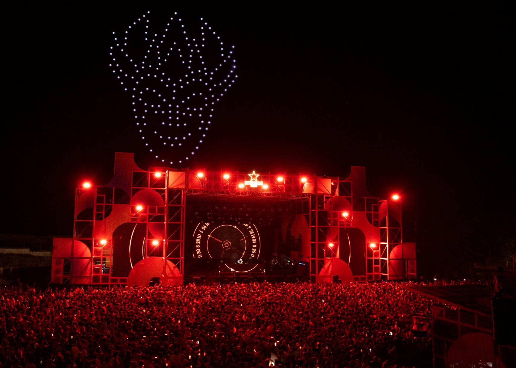 Foto espectacle 200 drones al Brunch Electronik Festival de Barcelona